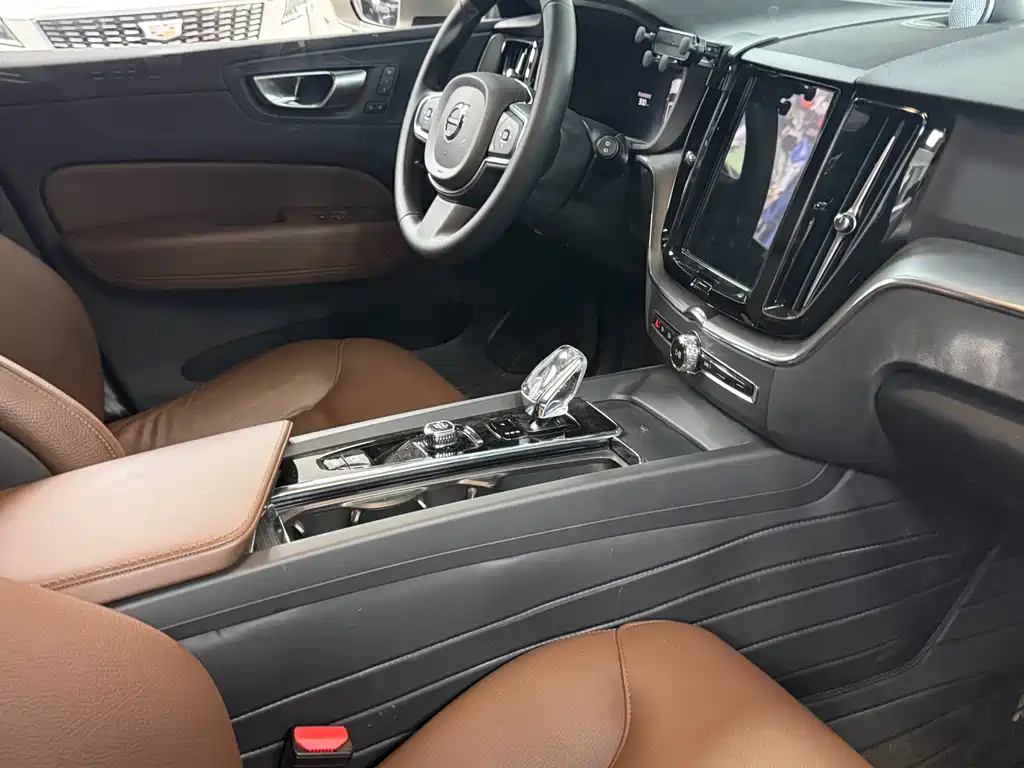 Volvo XC60 2024 — фото 14