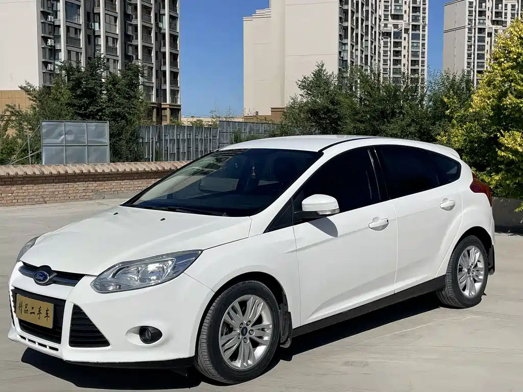 Ford Focus 2014 — фото 1