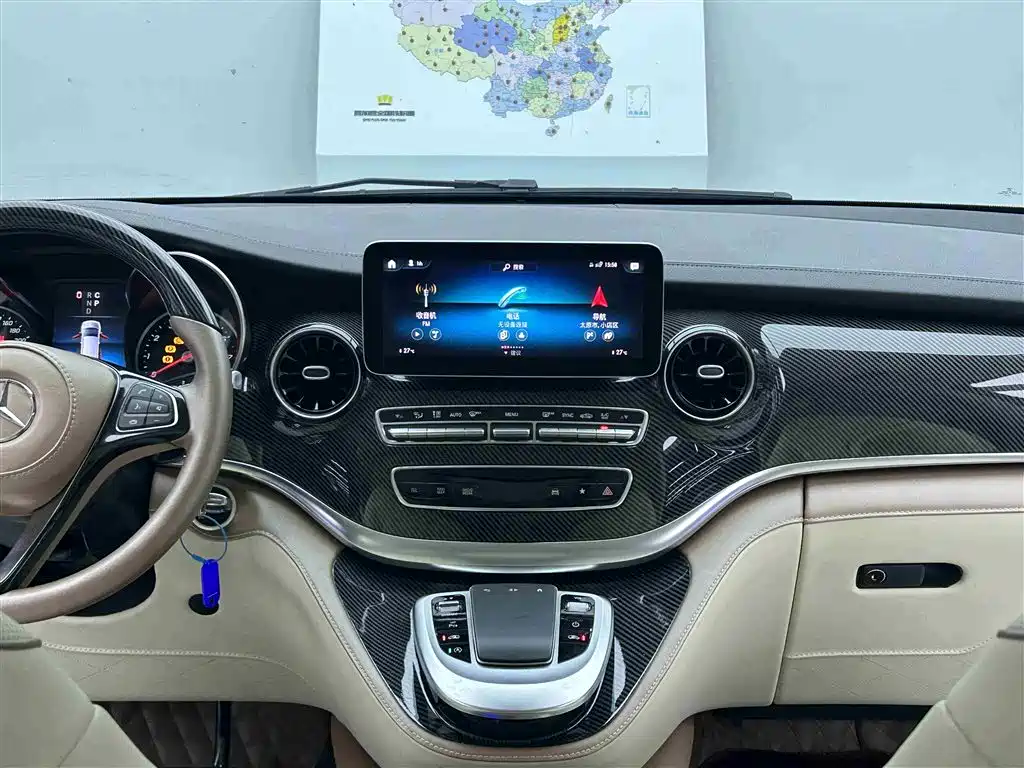 Mercedes-Benz V-Class 2023 — фото 10
