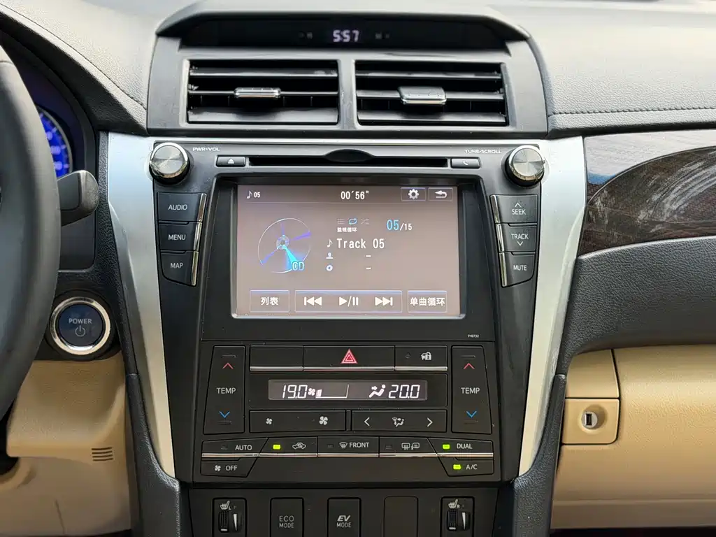 Toyota Camry 2016 — фото 14