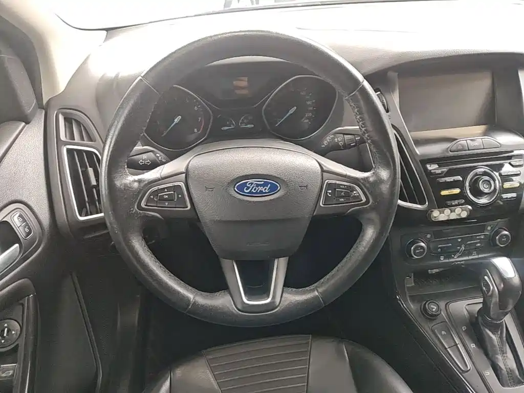 Ford Focus 2015 — фото 11
