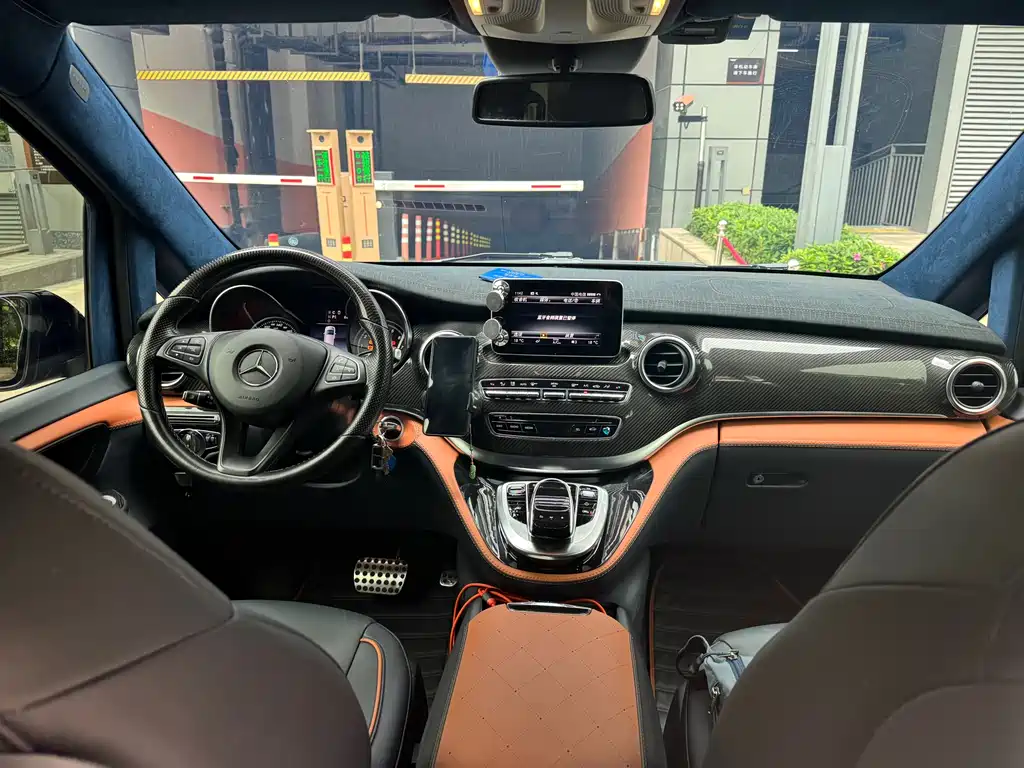 Mercedes-Benz V-Class 2019 — фото 9
