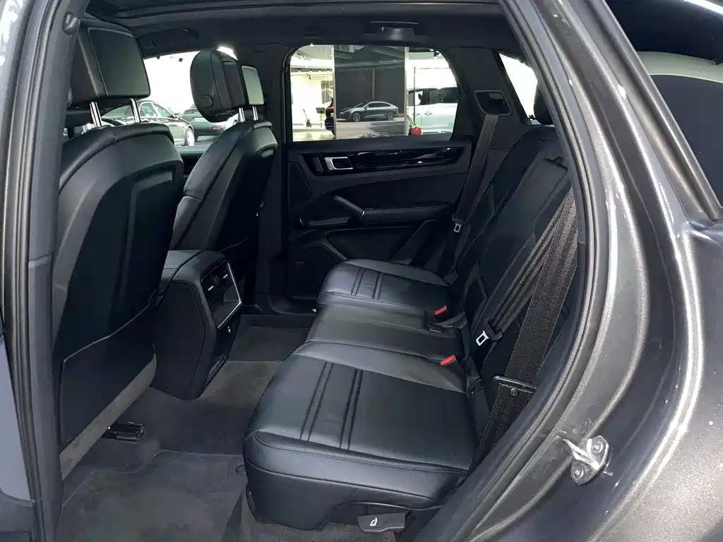 Porsche Cayenne Hybrid 2023 — фото 12