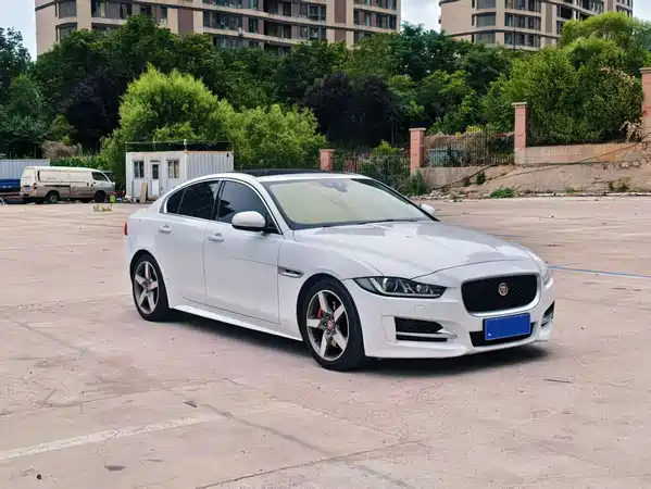Jaguar XE 2016