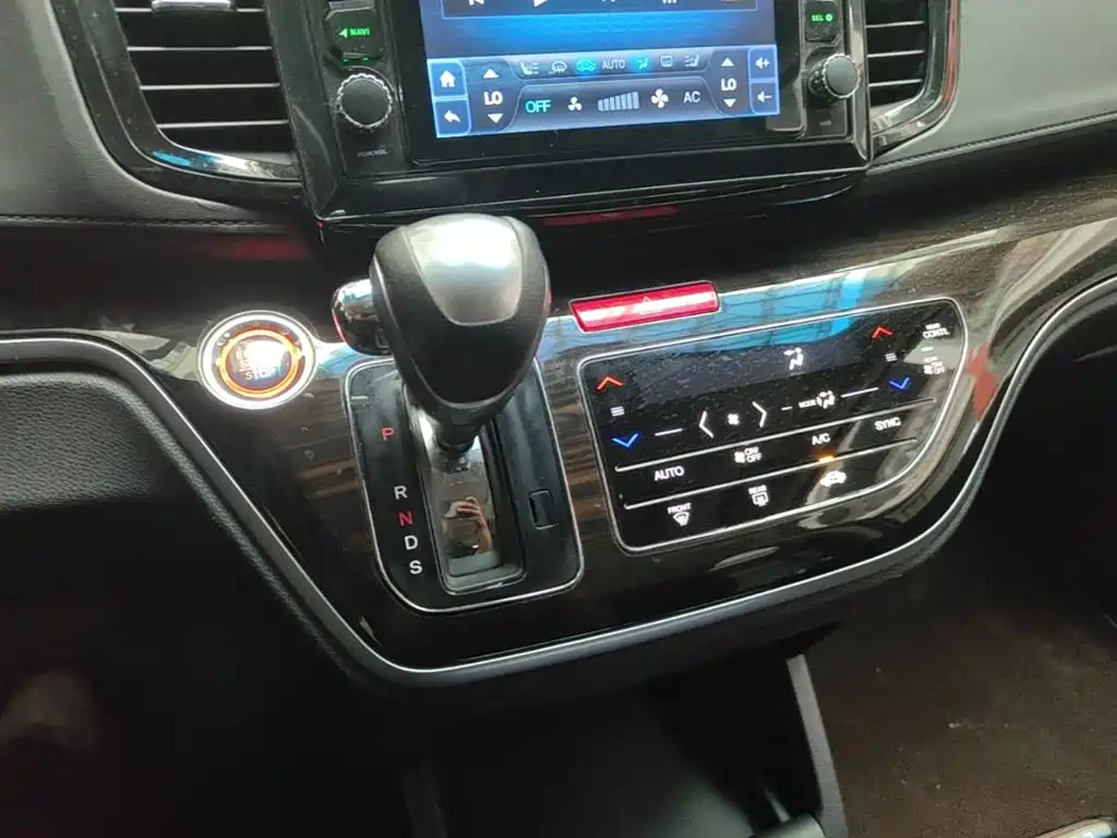 Honda Odyssey 2018 — фото 14
