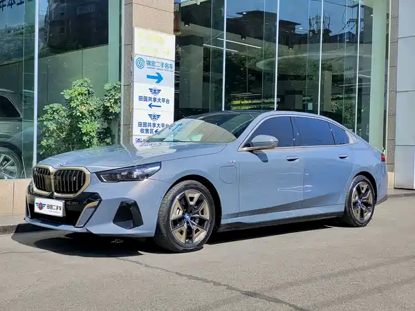 BMW i5 2024