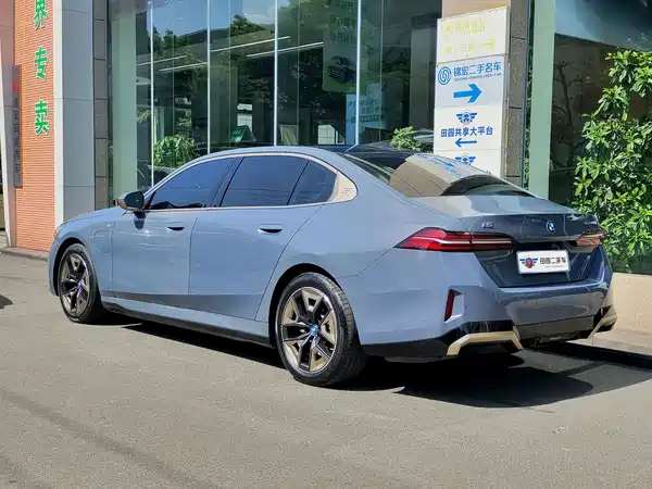 BMW i5 2024