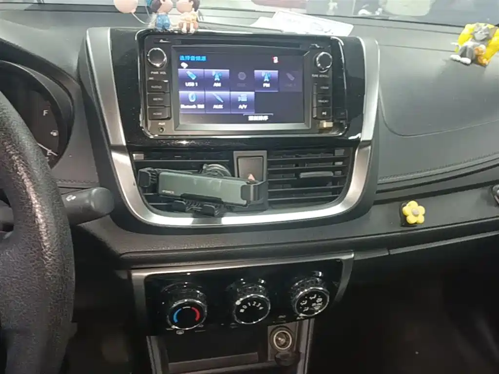 Toyota Yaris L 2021 — фото 13