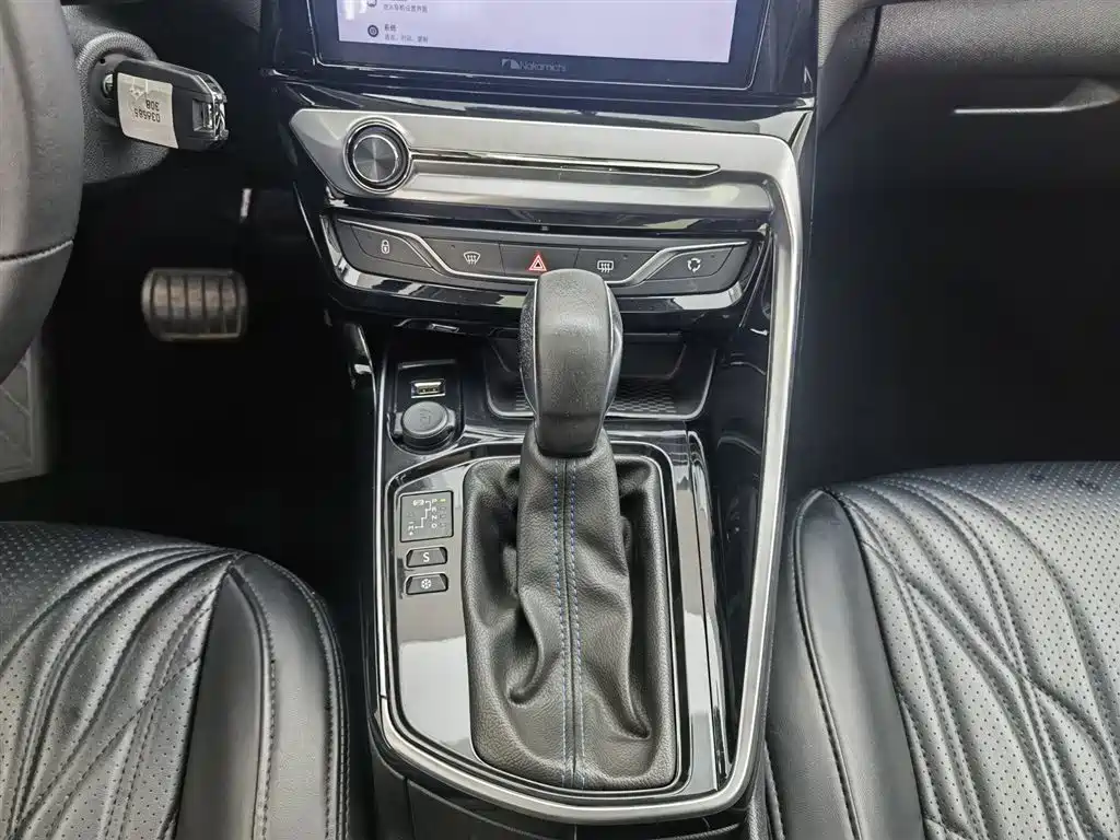 Peugeot 308 2017 — фото 13