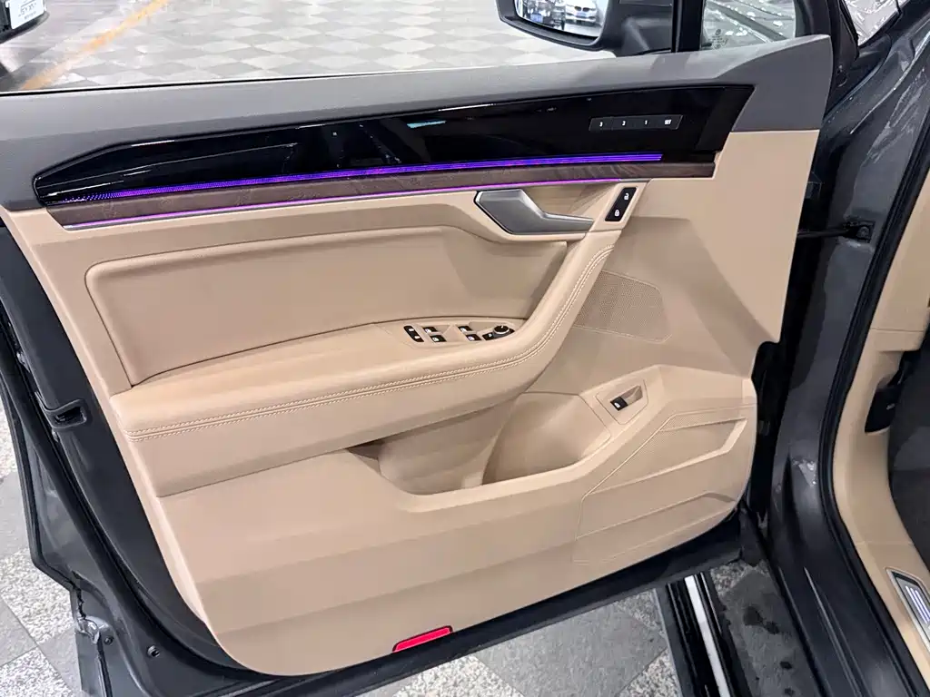 Volkswagen Touareg 2019 — фото 10