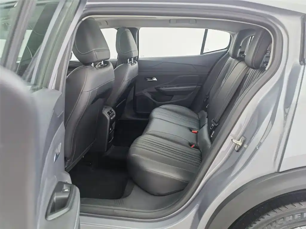 Peugeot 408X 2025 — фото 15