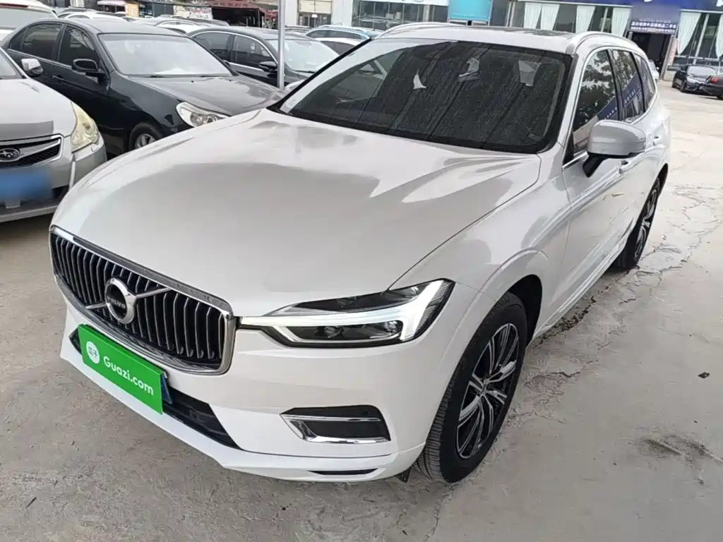 Volvo XC60 2019 — фото 1