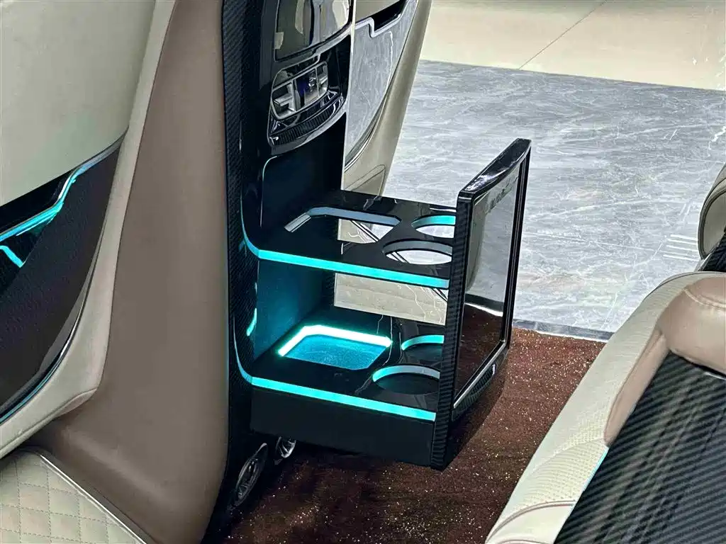 Mercedes-Benz V-Class 2023 — фото 13