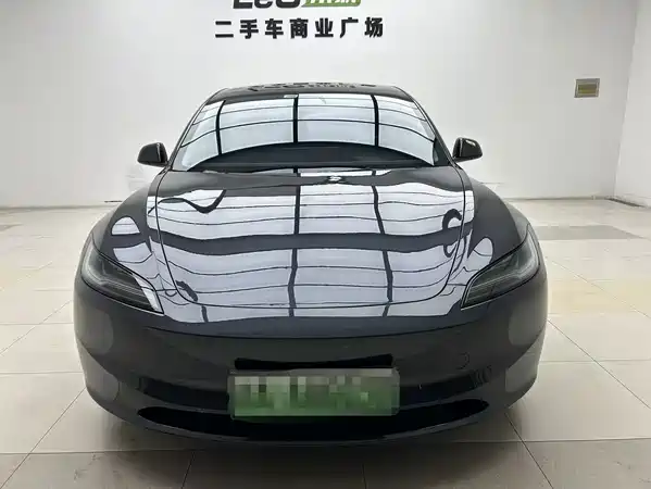 Tesla Model 3 2024