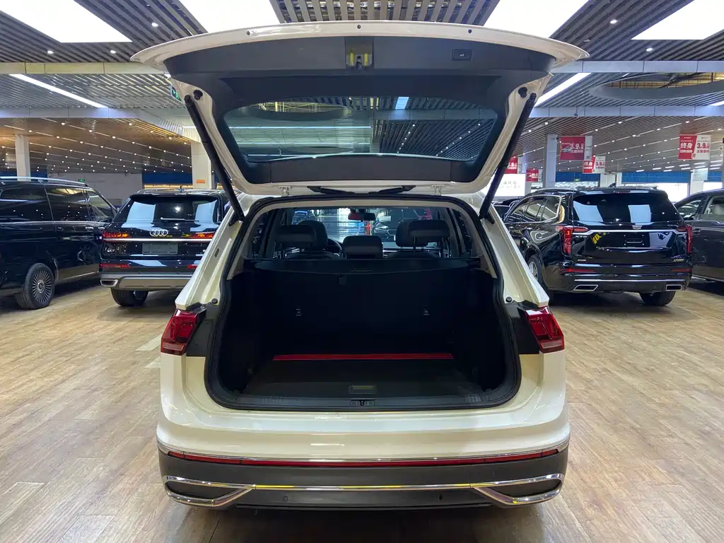Volkswagen Tiguan L 2022 — фото 24