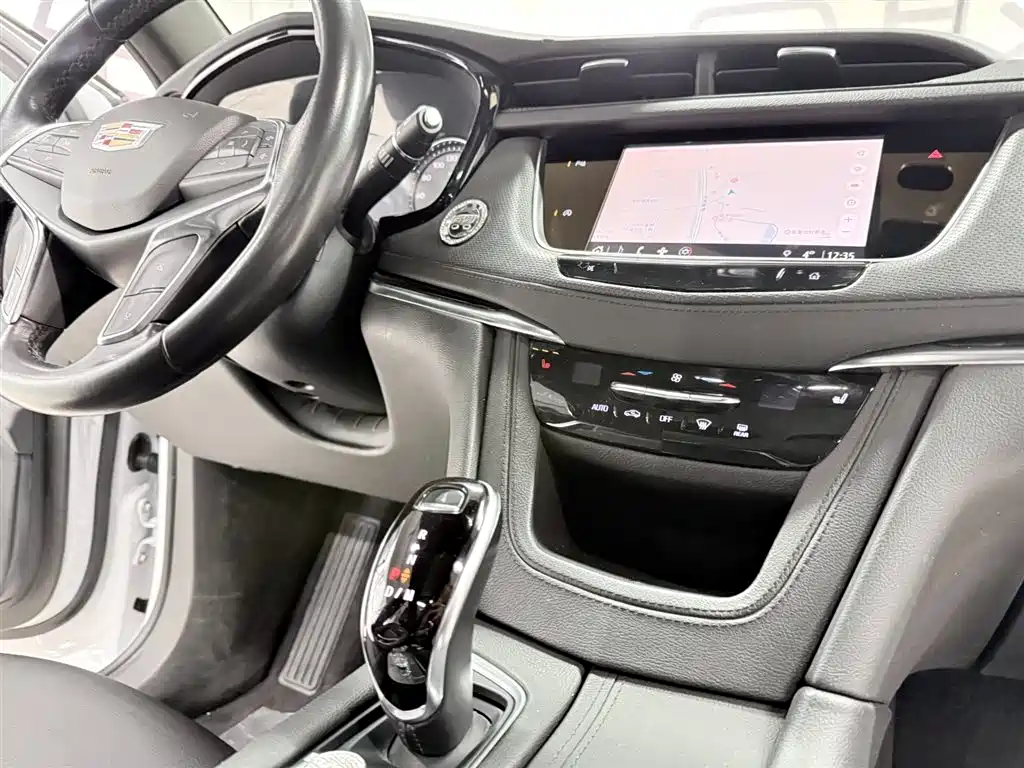 Cadillac XT5 2021 — фото 18