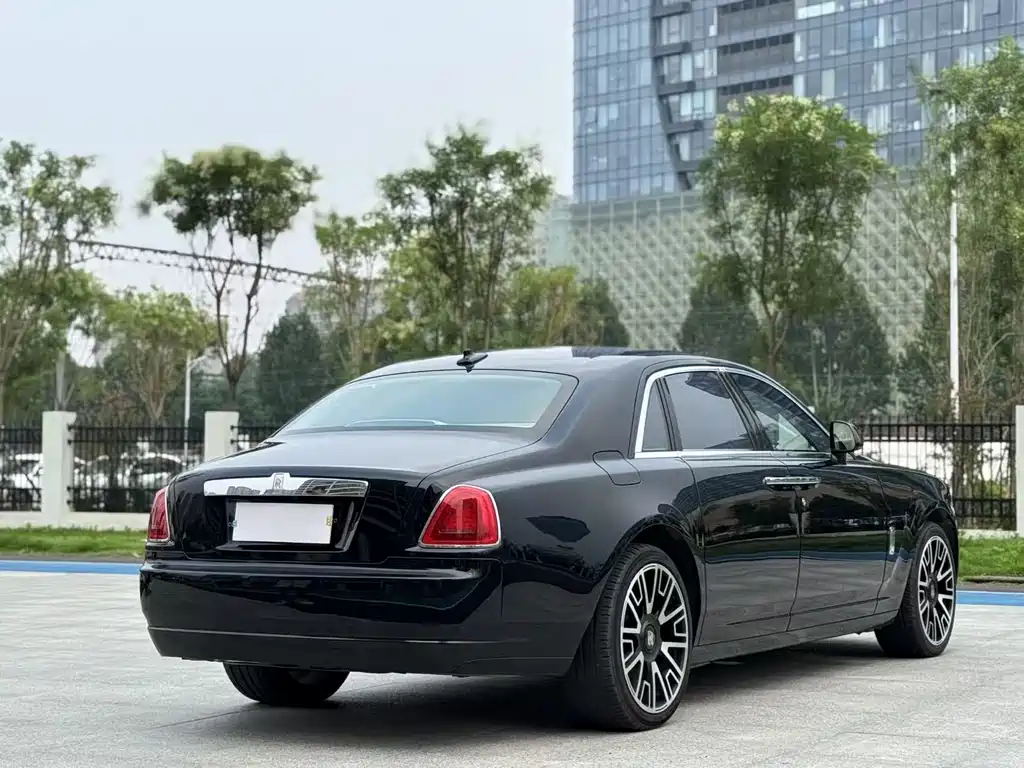 Rolls-Royce Ghost 2013 — фото 10