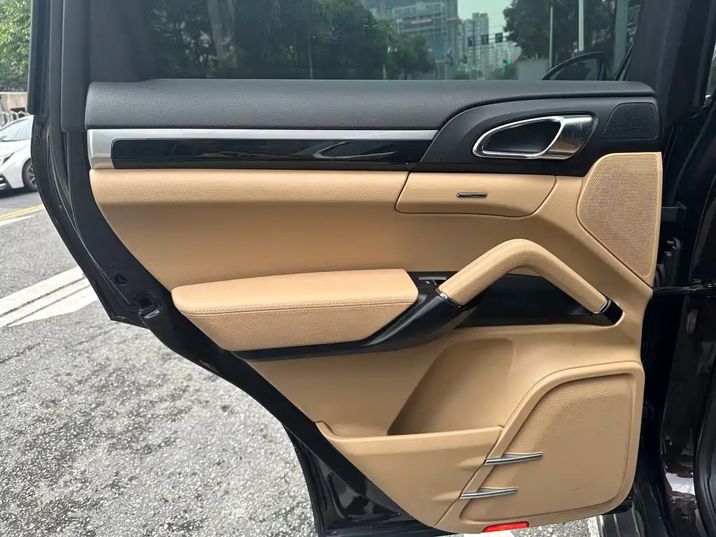 Porsche Cayenne 2016 — фото 19