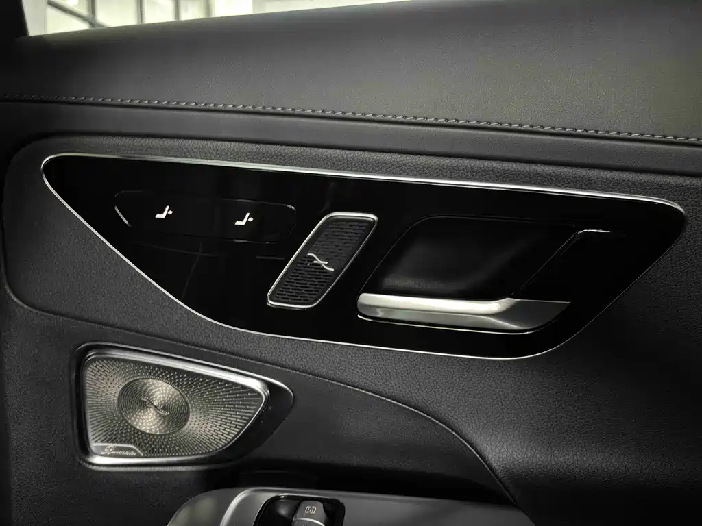 Mercedes-Benz C-Class 2024 — фото 27