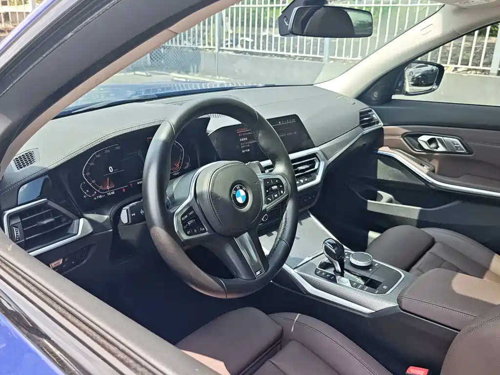 BMW 3 Series 2019 — фото 16