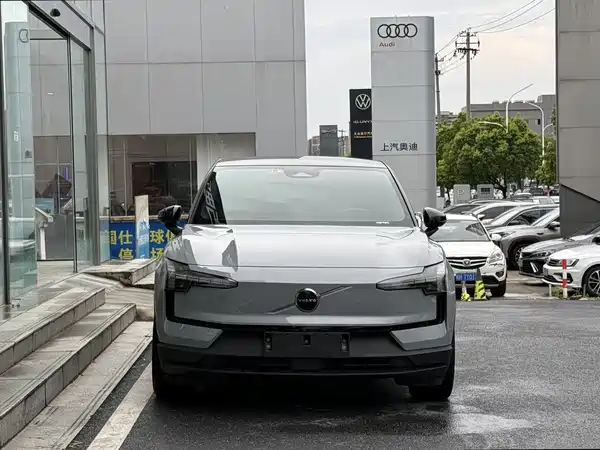 Volvo EX30 2024