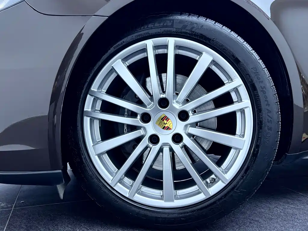 Porsche Panamera 2018 — фото 11