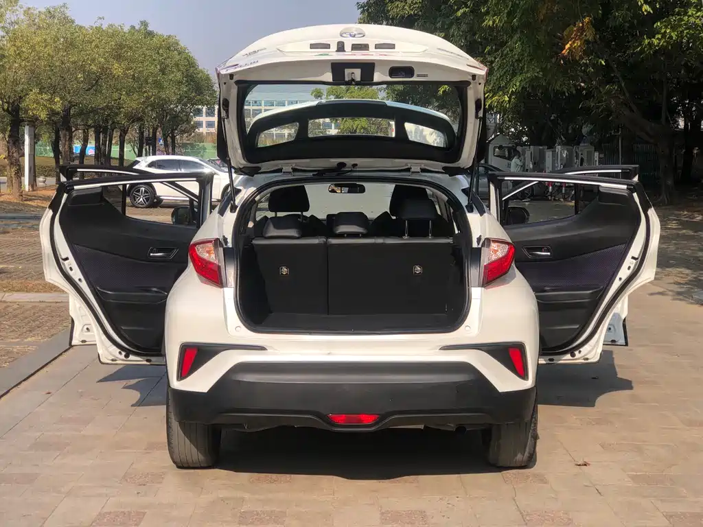 Toyota C-HR 2020 — фото 12