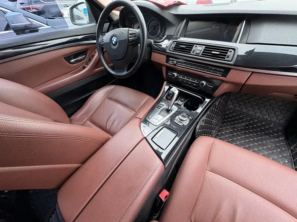 BMW 5 Series 2015 — фото 9