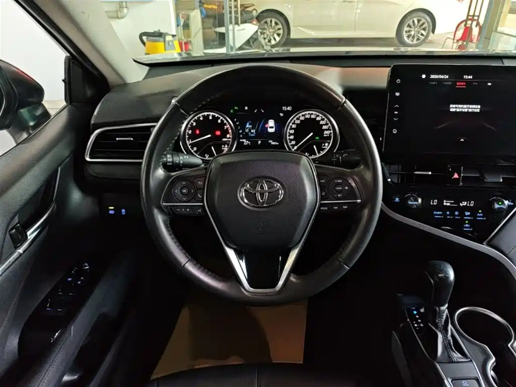 Toyota Camry 2021 — фото 11