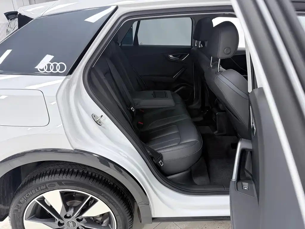 Audi Q2L 2023 — фото 11