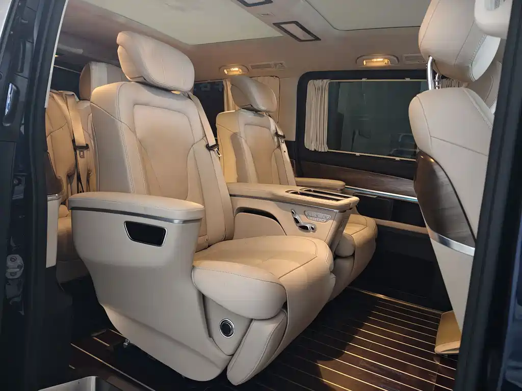 Mercedes-Benz V-Class 2022 — фото 12