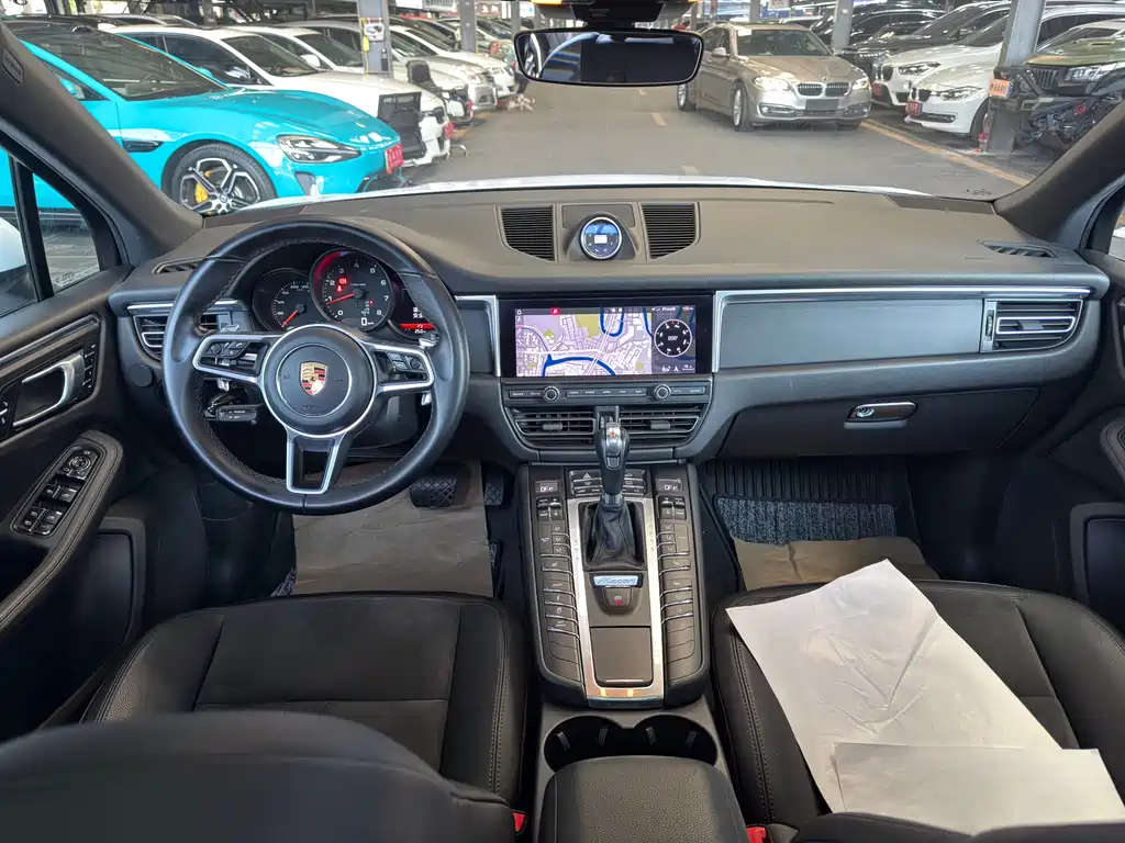 Porsche Macan 2020 — фото 13