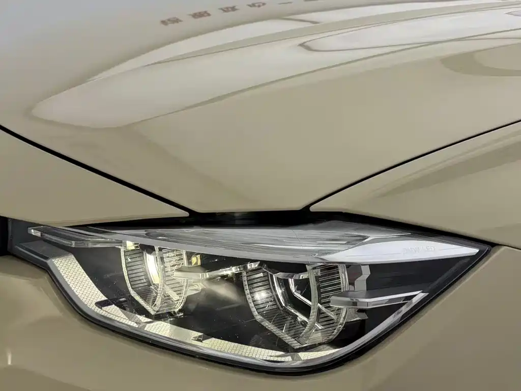 BMW 3 Series 2018 — фото 13