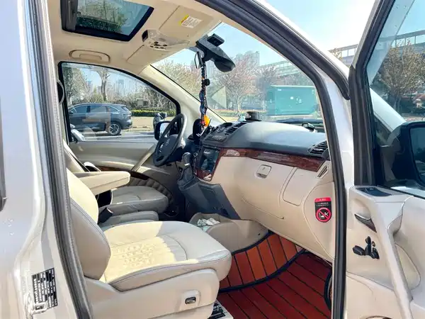 Mercedes-Benz Viano 2011