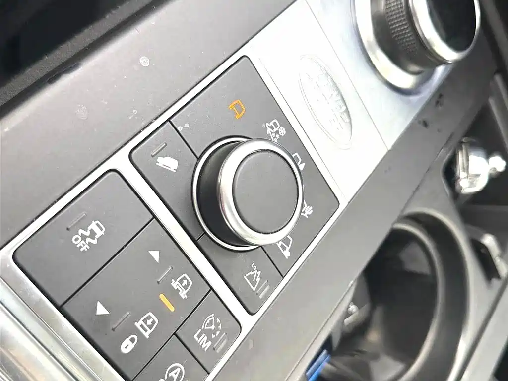 Land Rover Discovery 2017 — фото 11