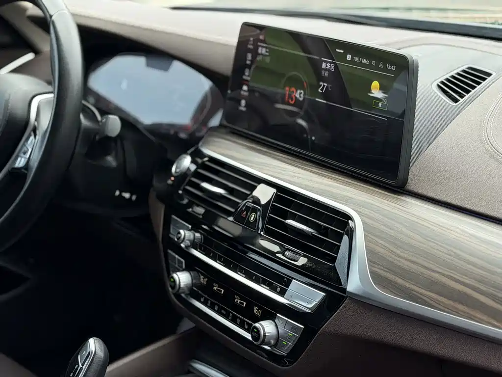 BMW 5 Series 2024 — фото 14