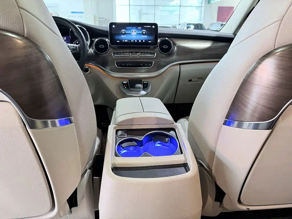 Mercedes-Benz V-Class 2020 — фото 9