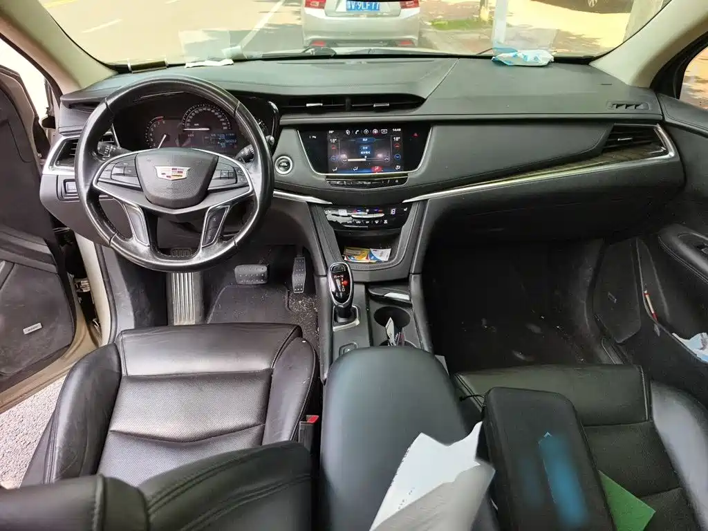 Cadillac XT5 2017 — фото 13