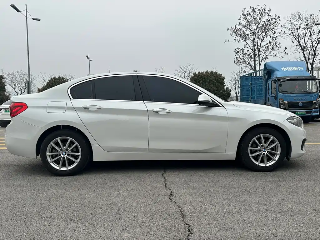 BMW 1 Series 2017 — фото 10