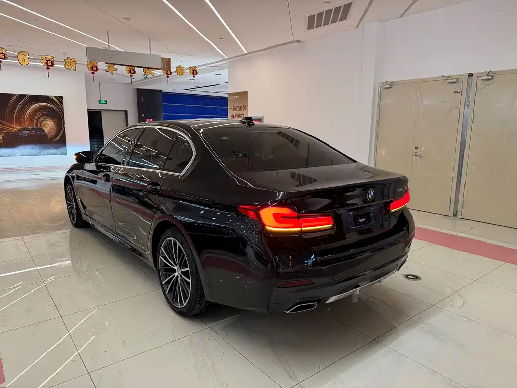 BMW 5 Series 2022 — фото 17