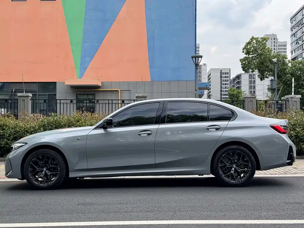 BMW 3 Series 2025 — фото 10