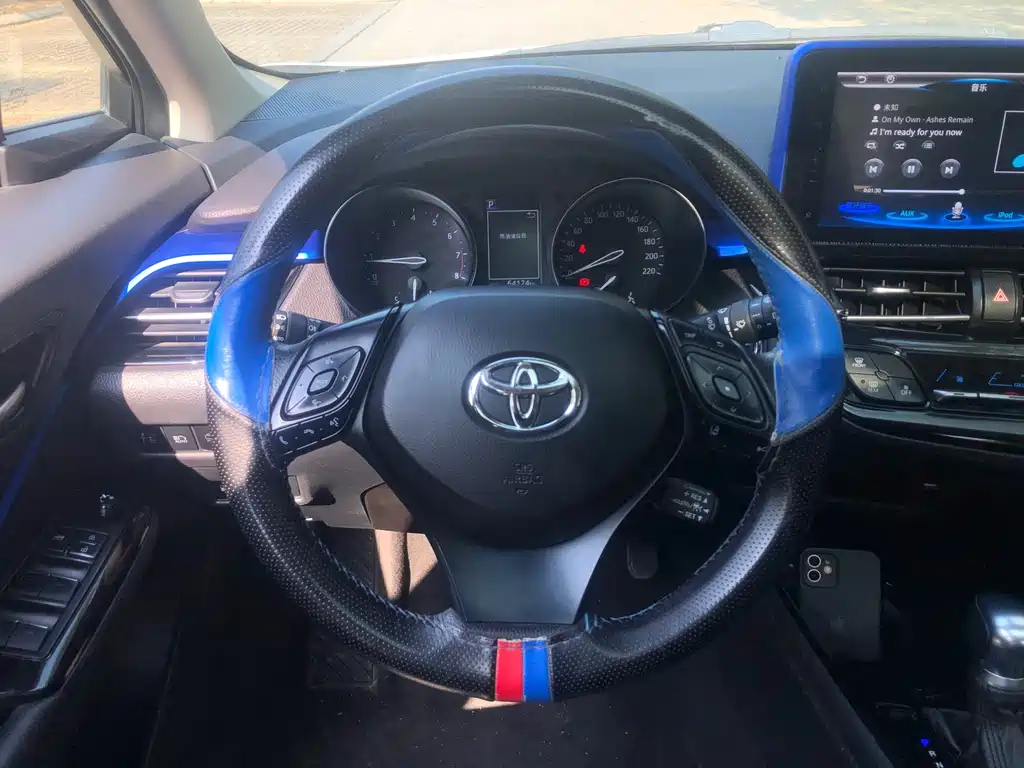 Toyota C-HR 2020 — фото 21
