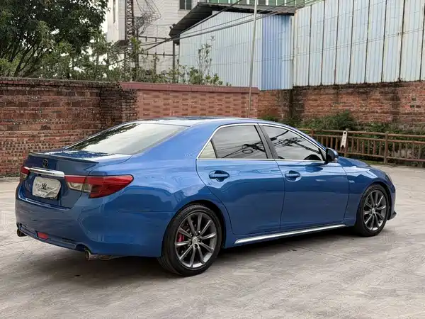 Toyota Reiz 2014