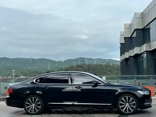 Volvo S90 2023