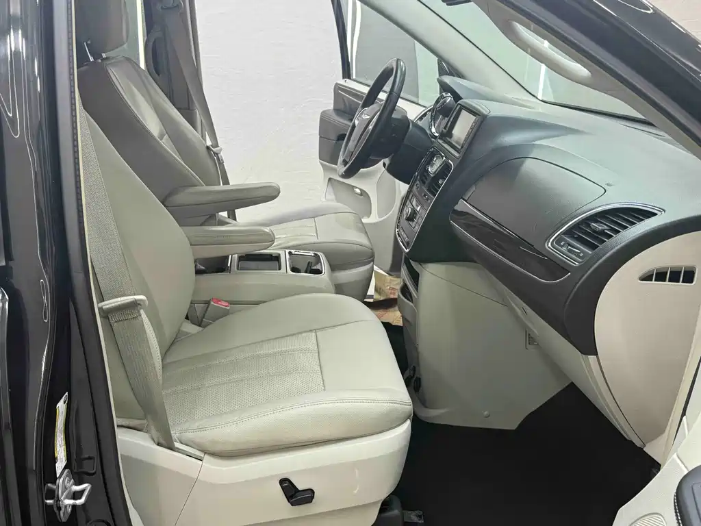 Chrysler Grand Voyager 2014 — фото 22