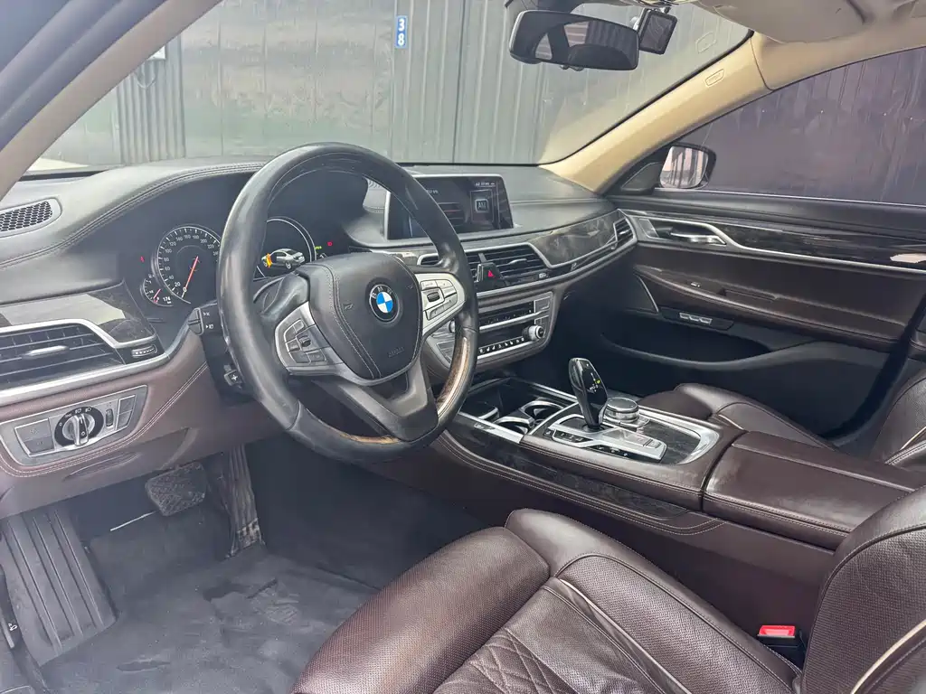 BMW 7 Series 2016 — фото 6