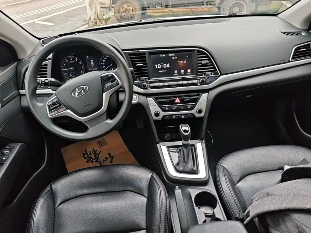 Hyundai Elantra 2016 — фото 10