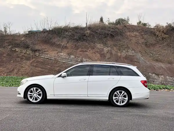 Mercedes-Benz C-Class 2011