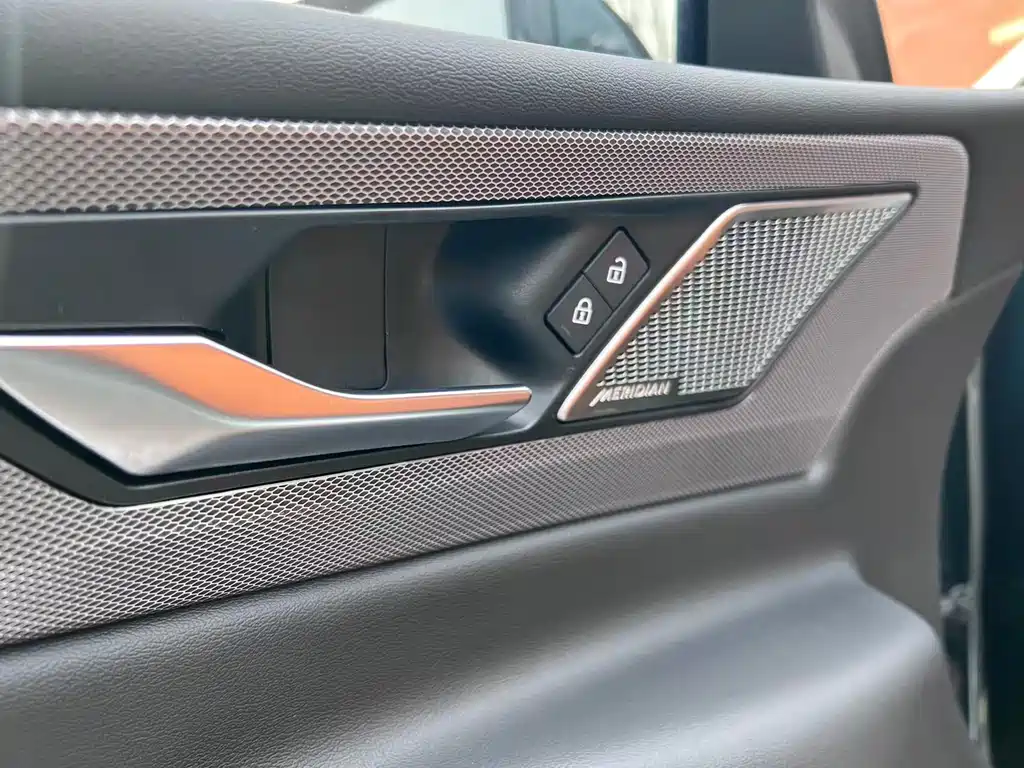 Jaguar XEL 2024 — фото 15