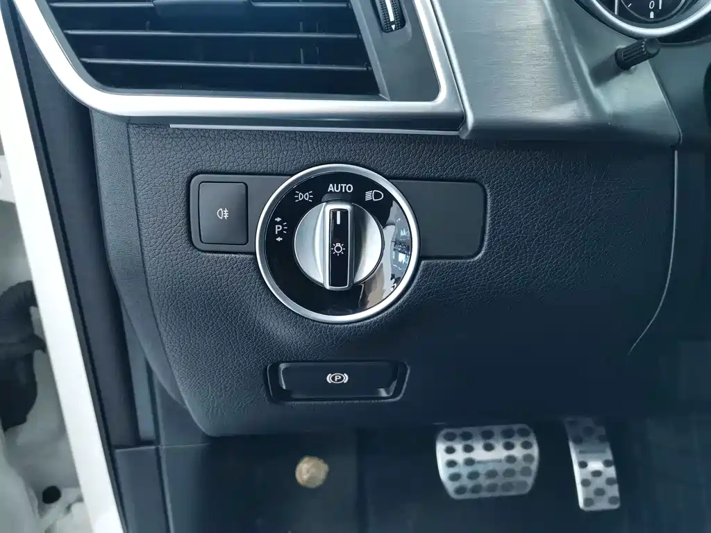 Mercedes-Benz M-Class 2015 — фото 16